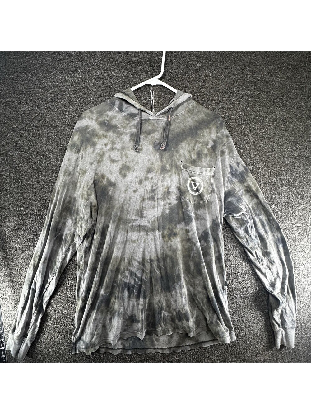 Vissla Mens XL Long Sleeve Hooded Shirt Pocket Tie Dye Black Gray Surf